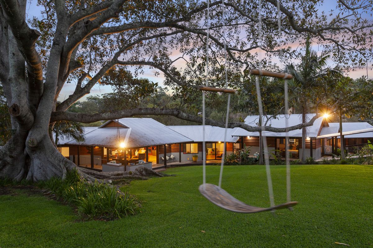 creative_homes_tree_house_11.webp