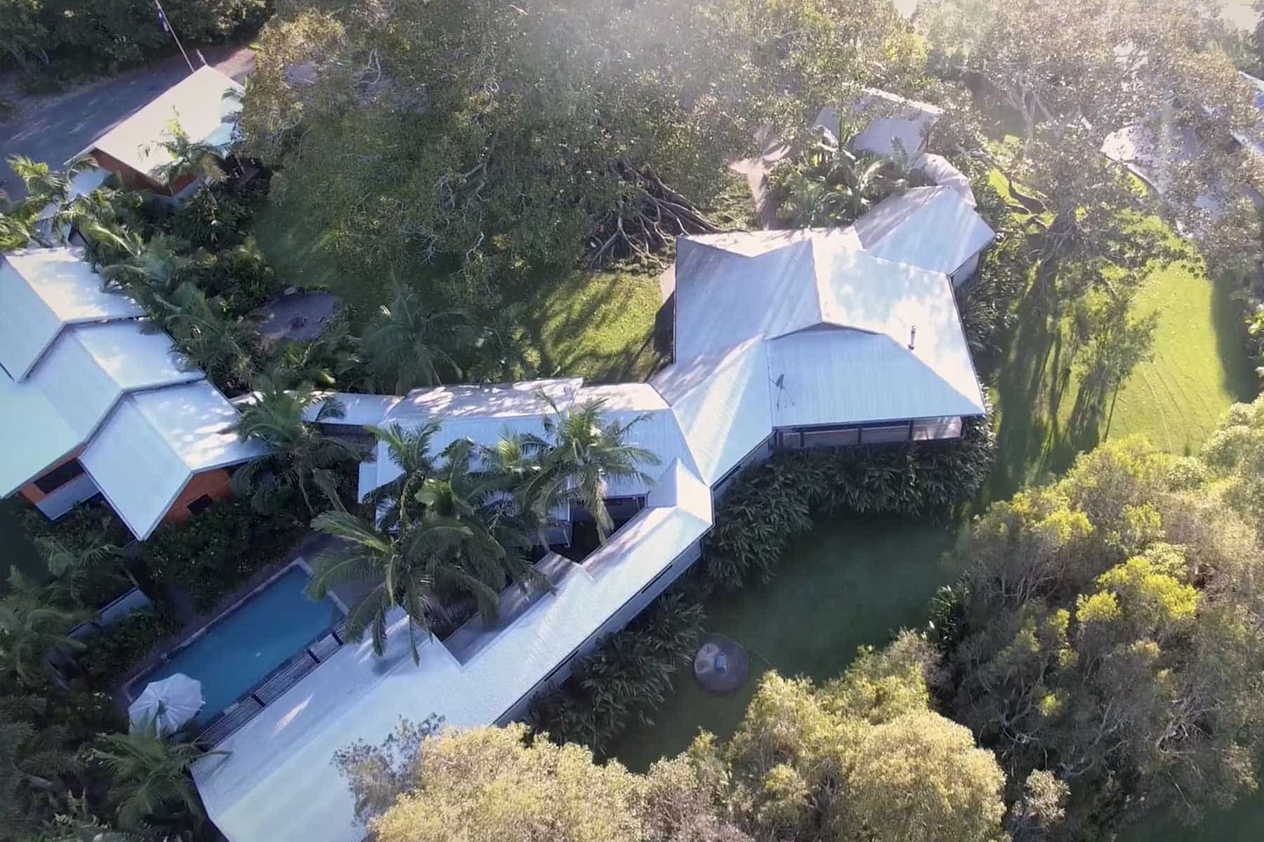 creative_homes_tree_house_13.webp